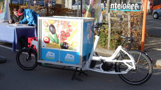 Wevelgemse fietskoeriers - blauwe bakfiets met reclame