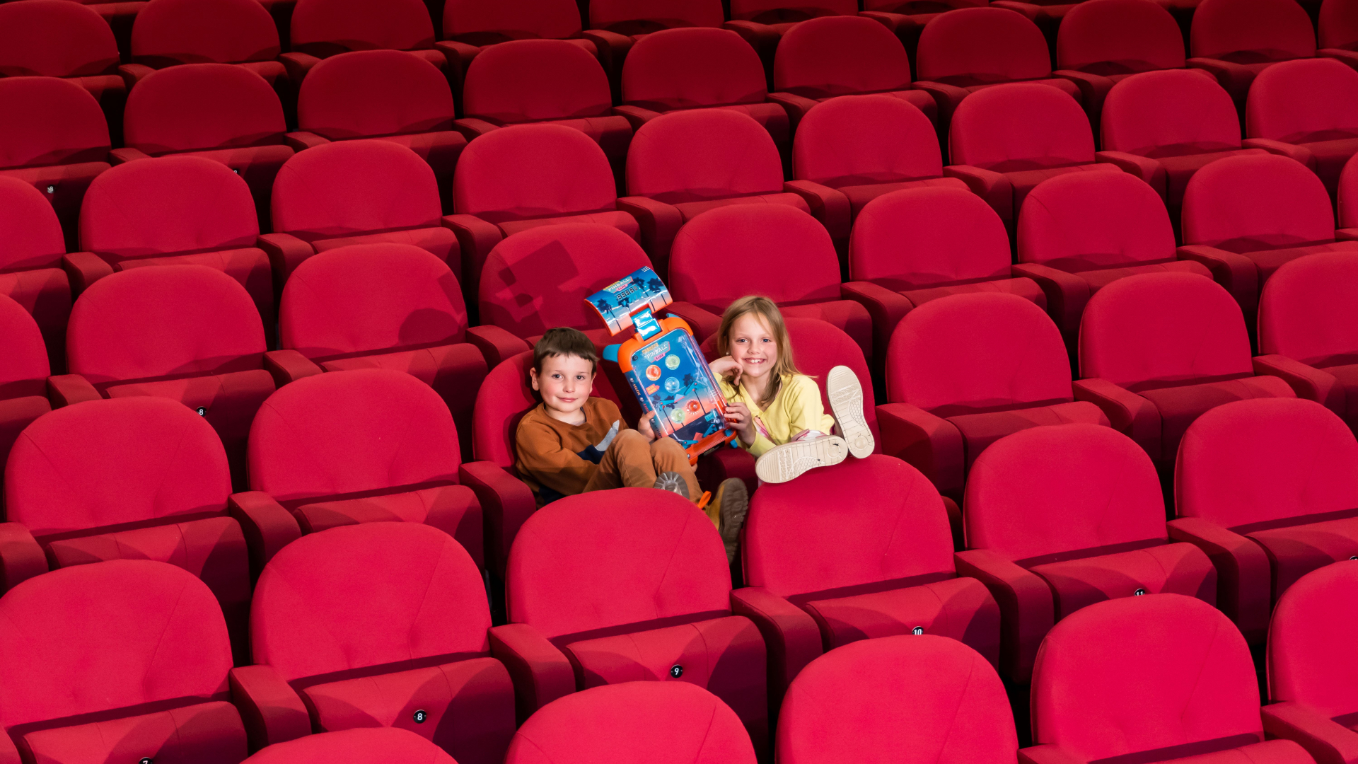 Kinderen in theaterzaal